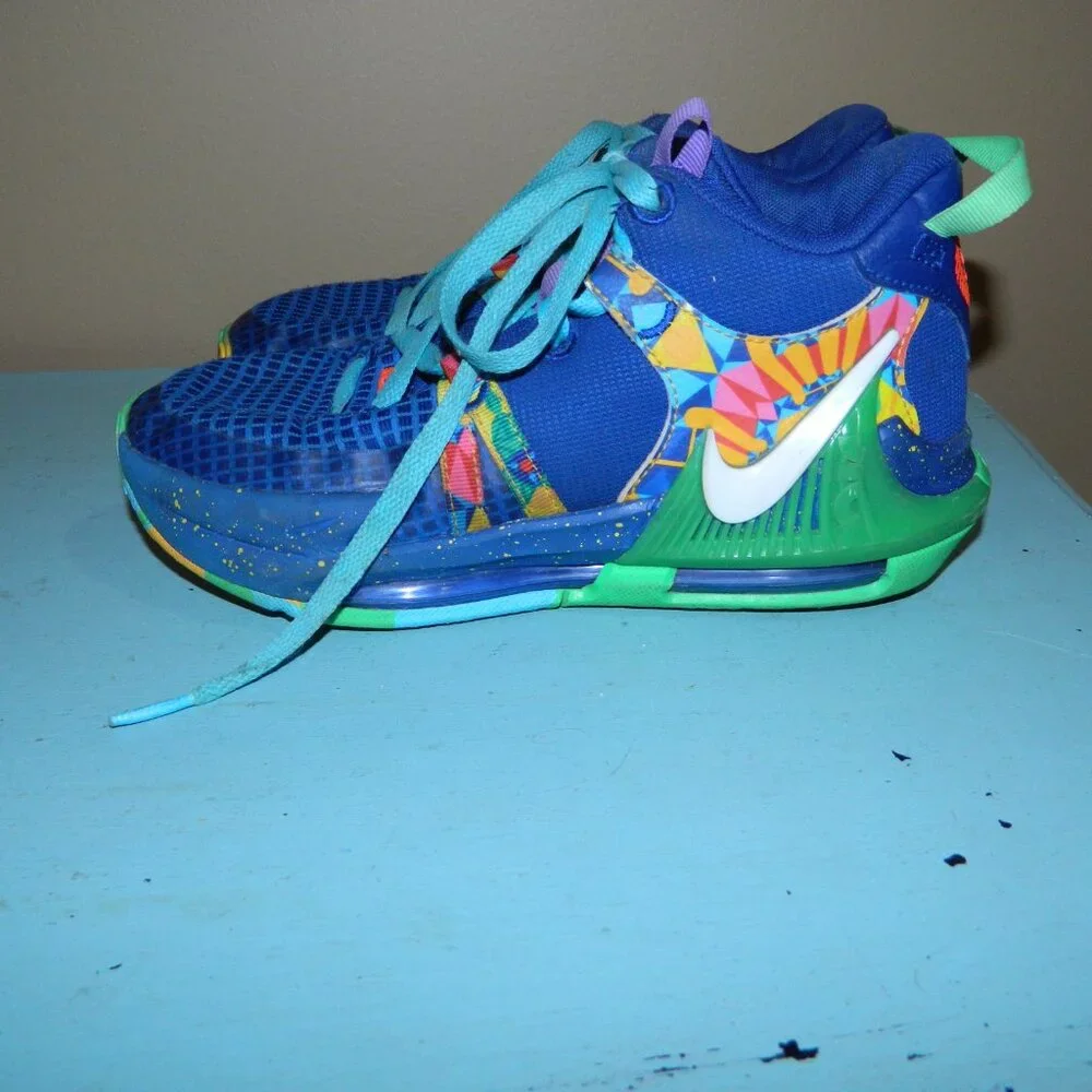 Nike Lebron Witness 7 Kaliedoscope Shoes Size 3.5Y